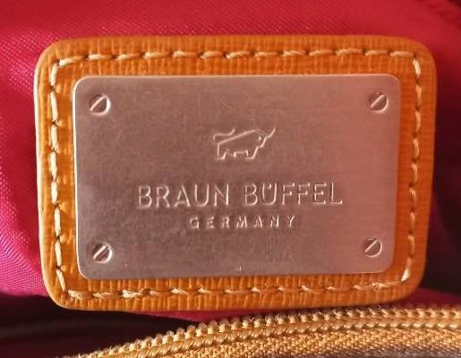 3. Perbedaan Tas Braun Buffel Asli dan Palsu - Cek Label atau Tag